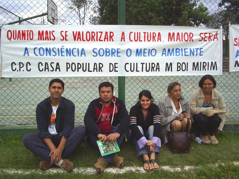 Moradores da represa Guarapiranga dão um abraço simbólico, SP1